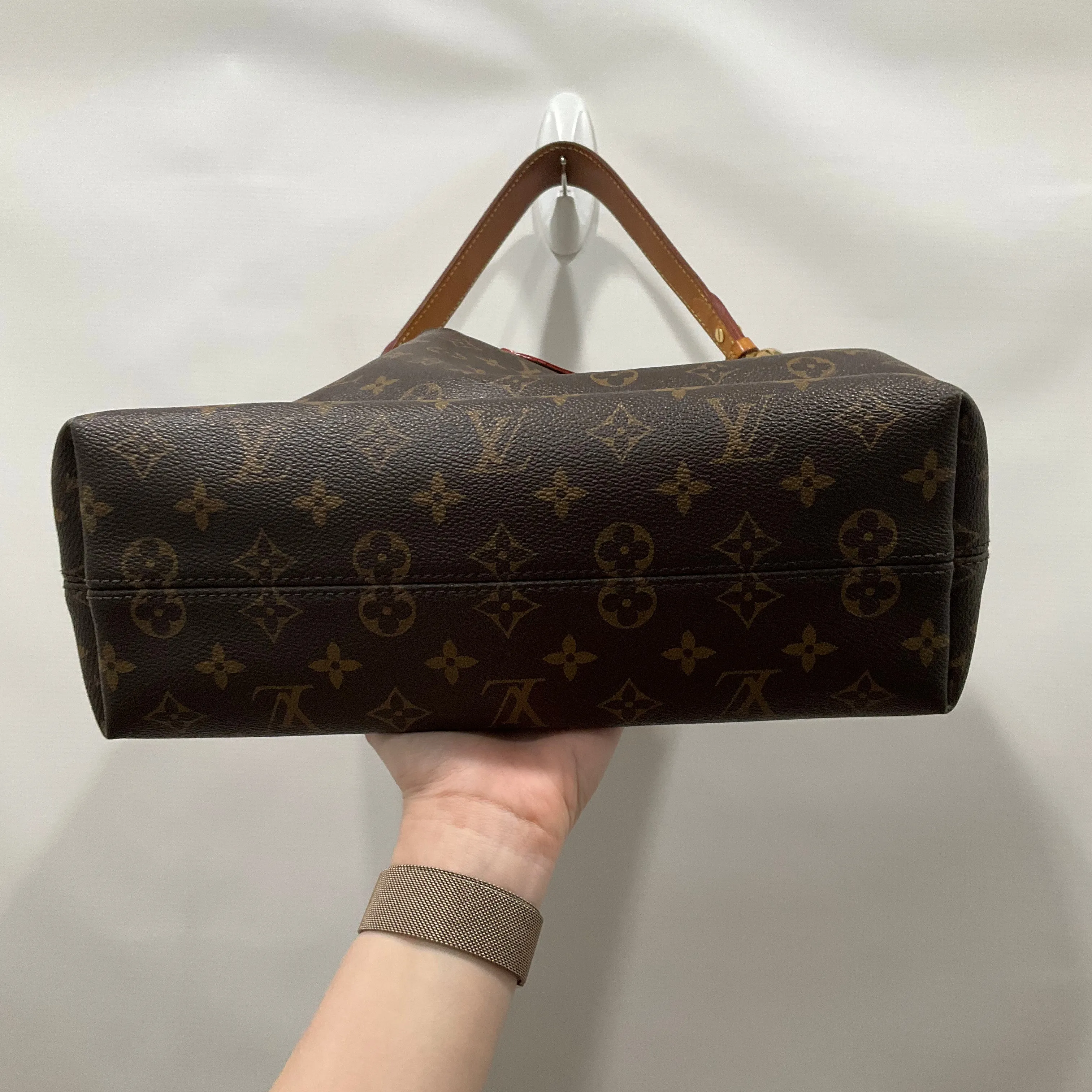 Handbag Luxury Designer Louis Vuitton, Size Small